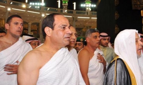 Gjeneral El-Sisi në Qabe pyet për drejtimin e kibles