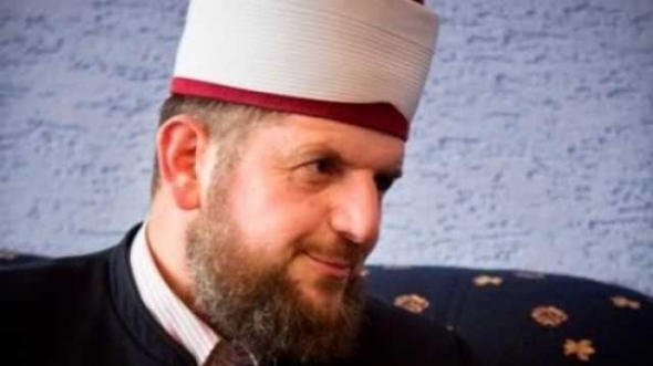 Shefqet Krasniqi nuk bëri thirrje për luftë, por për lutje! (Video)
