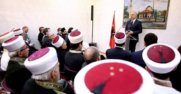Rama dorëzon lejen për xhaminë e madhe në Tiranë