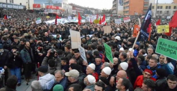 Mijëra protestues në Prishtinë