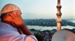 Egjipt, muezini në ezanin e sabahut: “namazi më i mirë se faceboku”